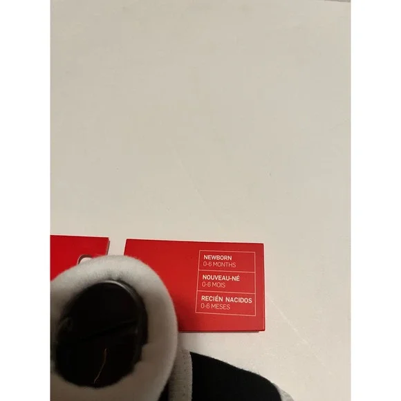 NWT Nike Bib and Booties Set - Newborn 0-6Months - Picture 5 of 6